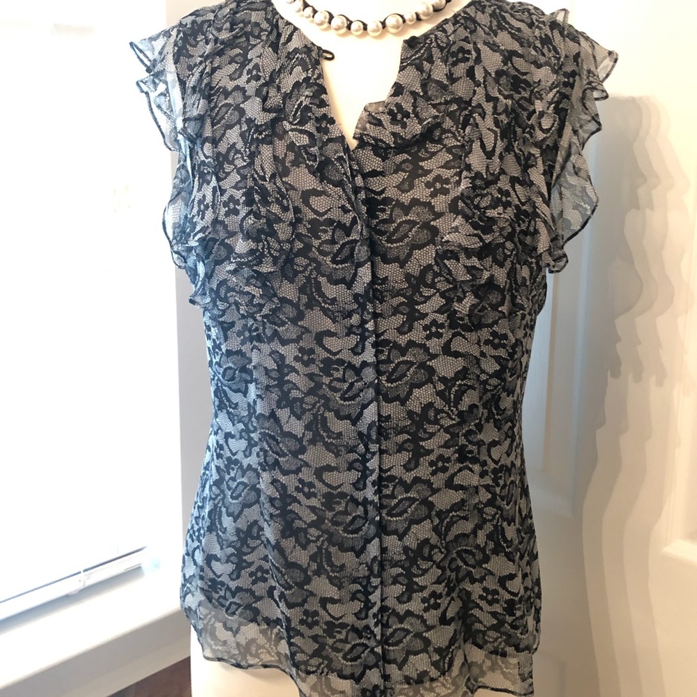 Beautiful 💯Silk Blk/Gray Lace look Blouse Sz L
